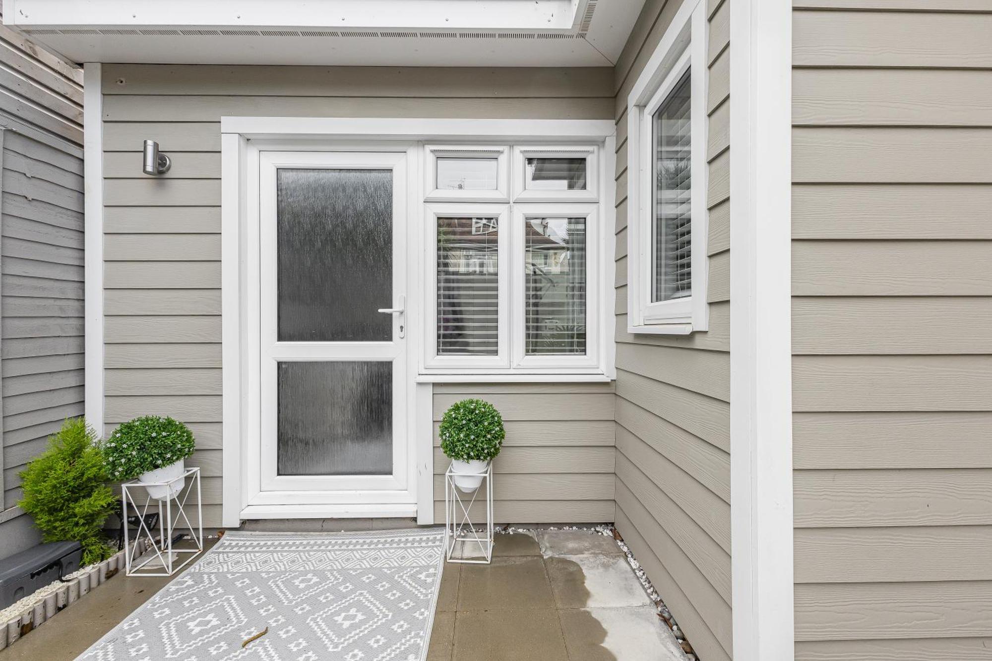New! Modern 1-br House With Patio & Hottub , Chiswick Appartement *