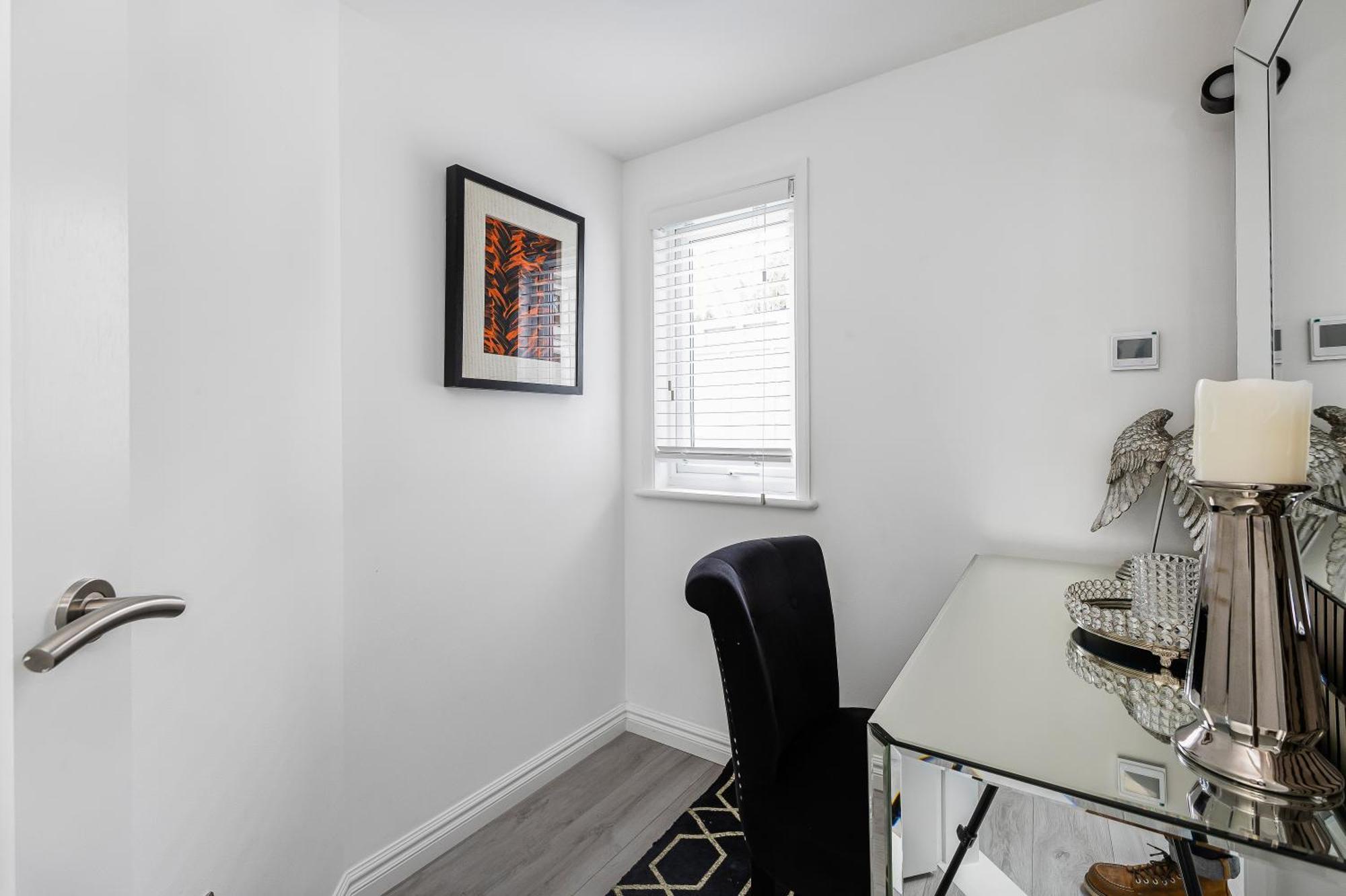 New! Modern 1-br House With Patio & Hottub , Chiswick *