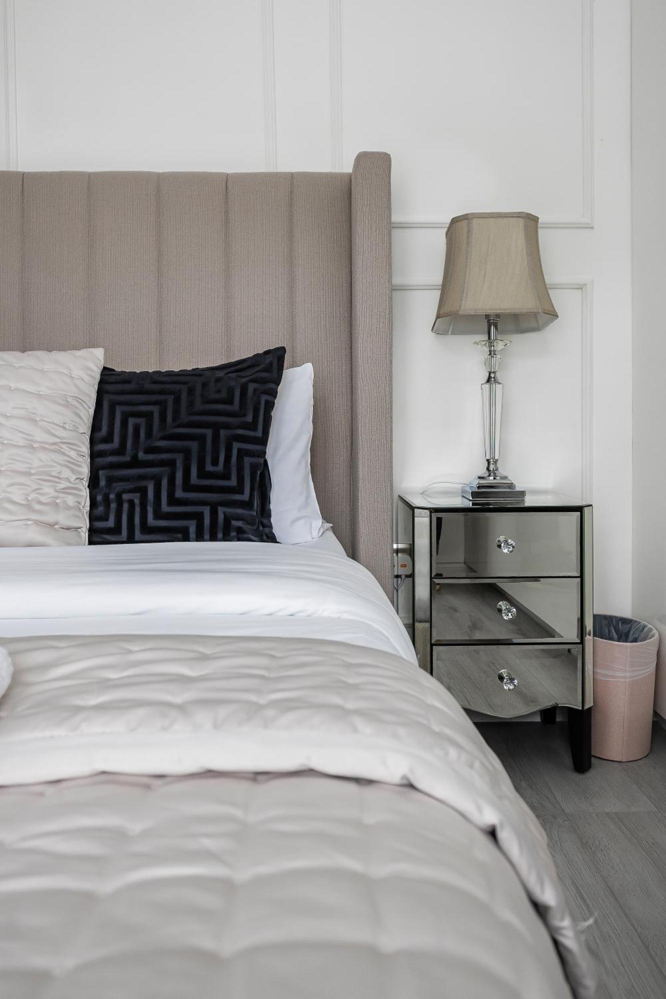 New! Modern 1-br House With Patio & Hottub , Chiswick * Londres