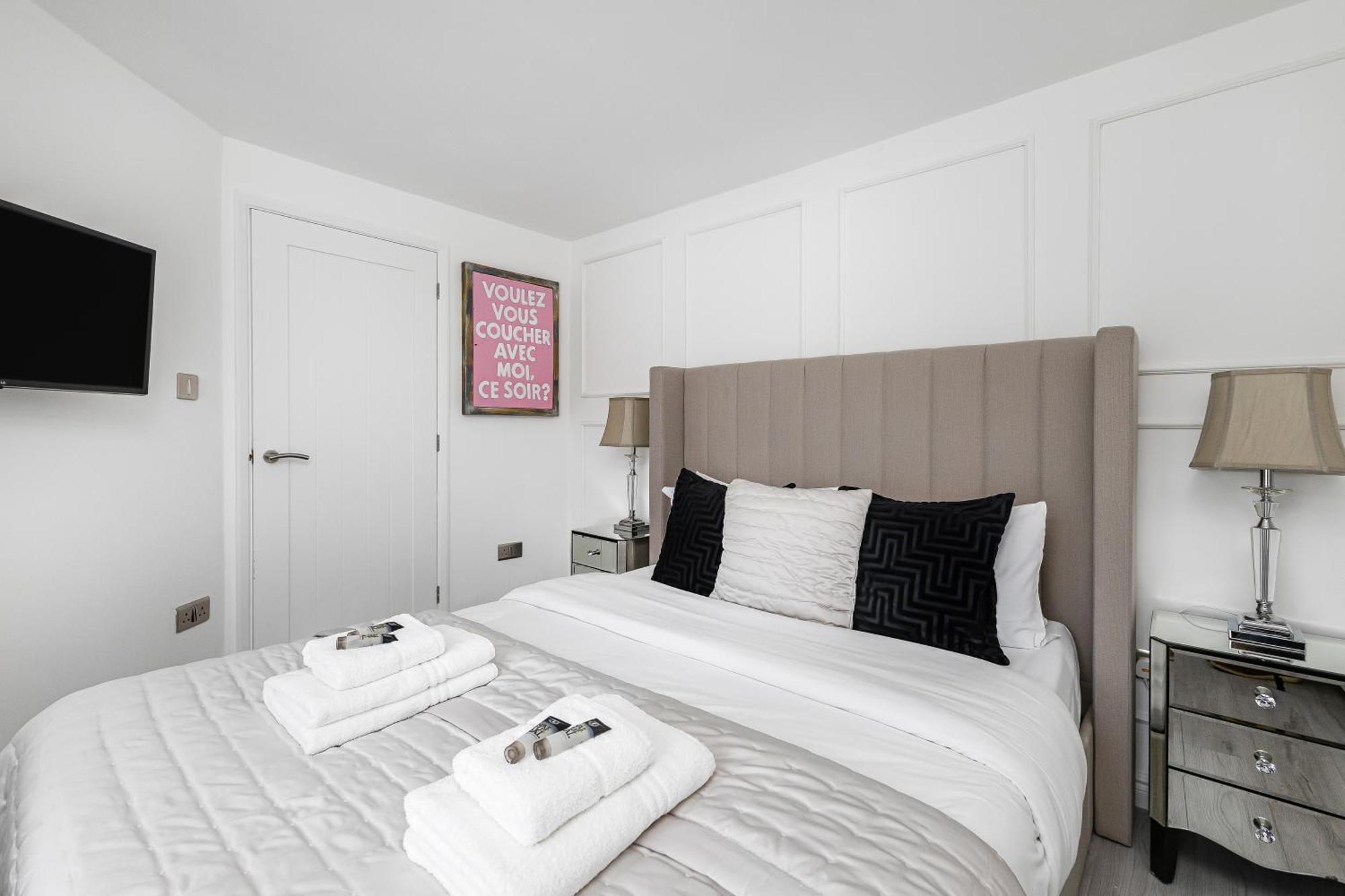 New! Modern 1-br House With Patio & Hottub , Chiswick Appartement *