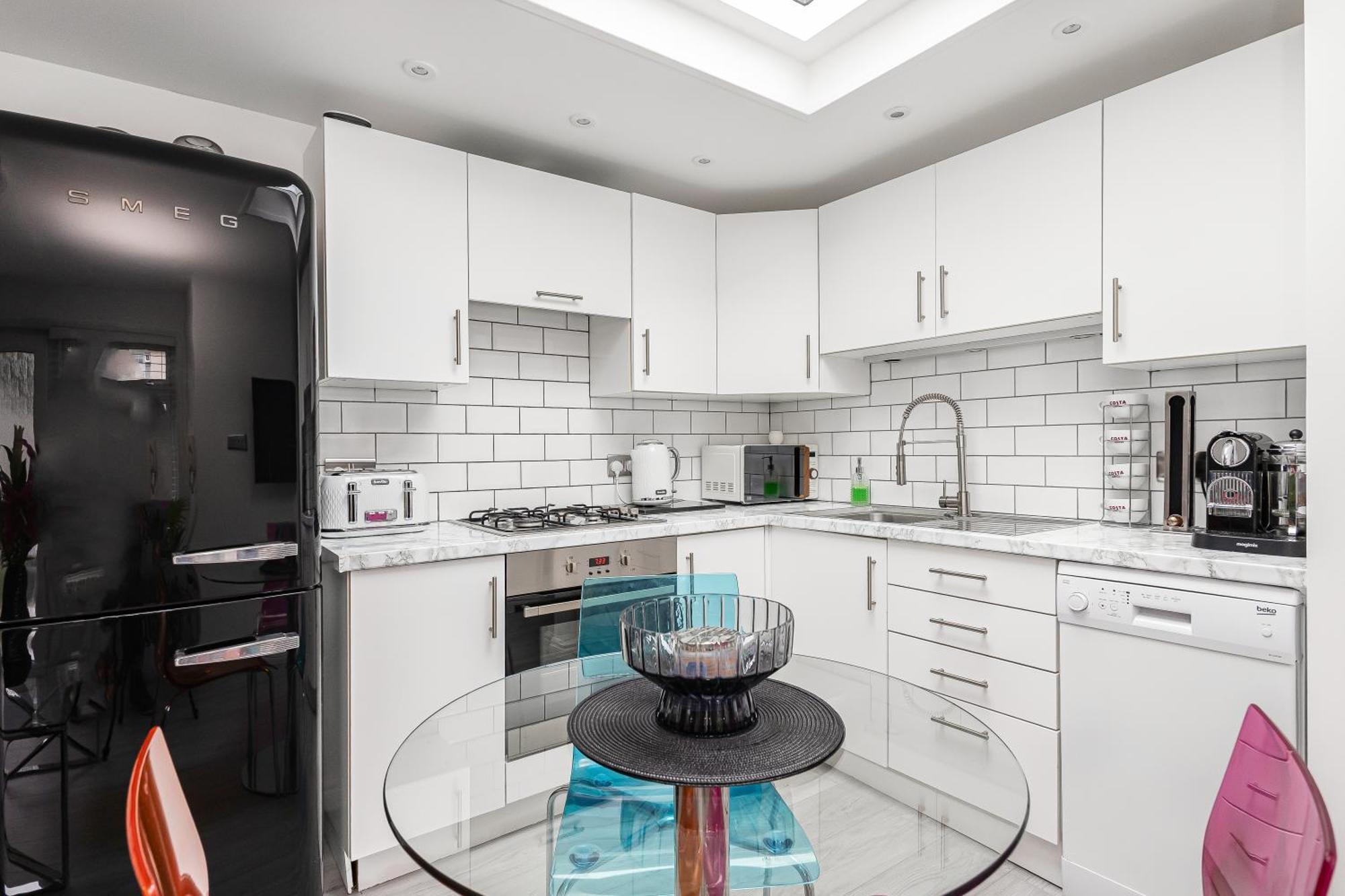 Appartement New! Modern 1-br House With Patio & Hottub , Chiswick *