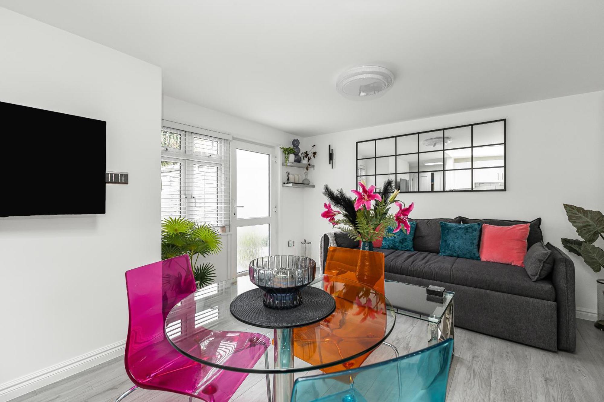 New! Modern 1-br House With Patio & Hottub , Chiswick * Londres