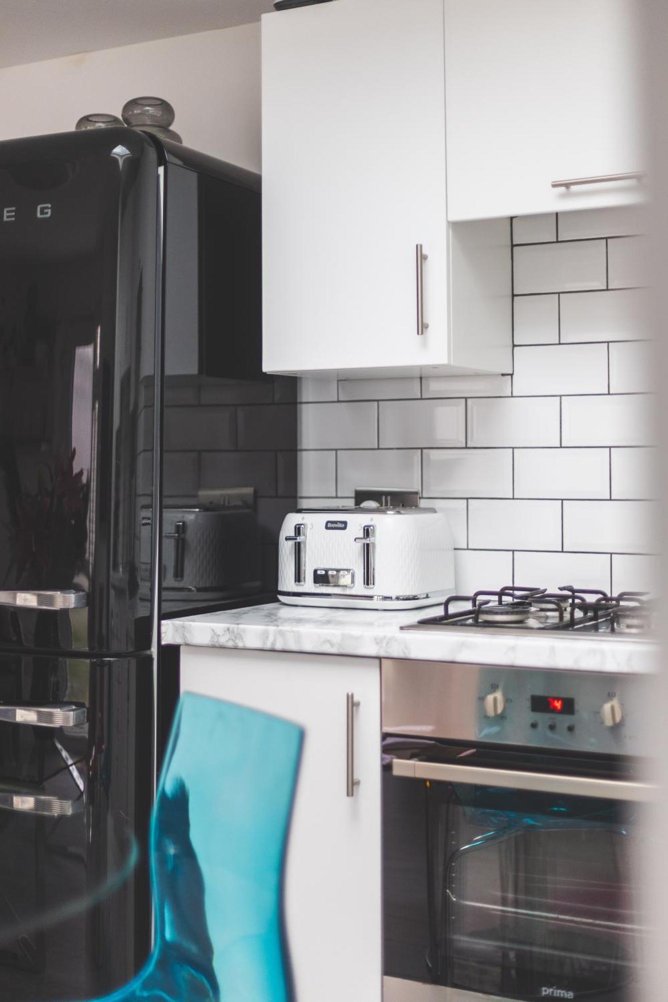 Appartement New! Modern 1-br House With Patio & Hottub , Chiswick *