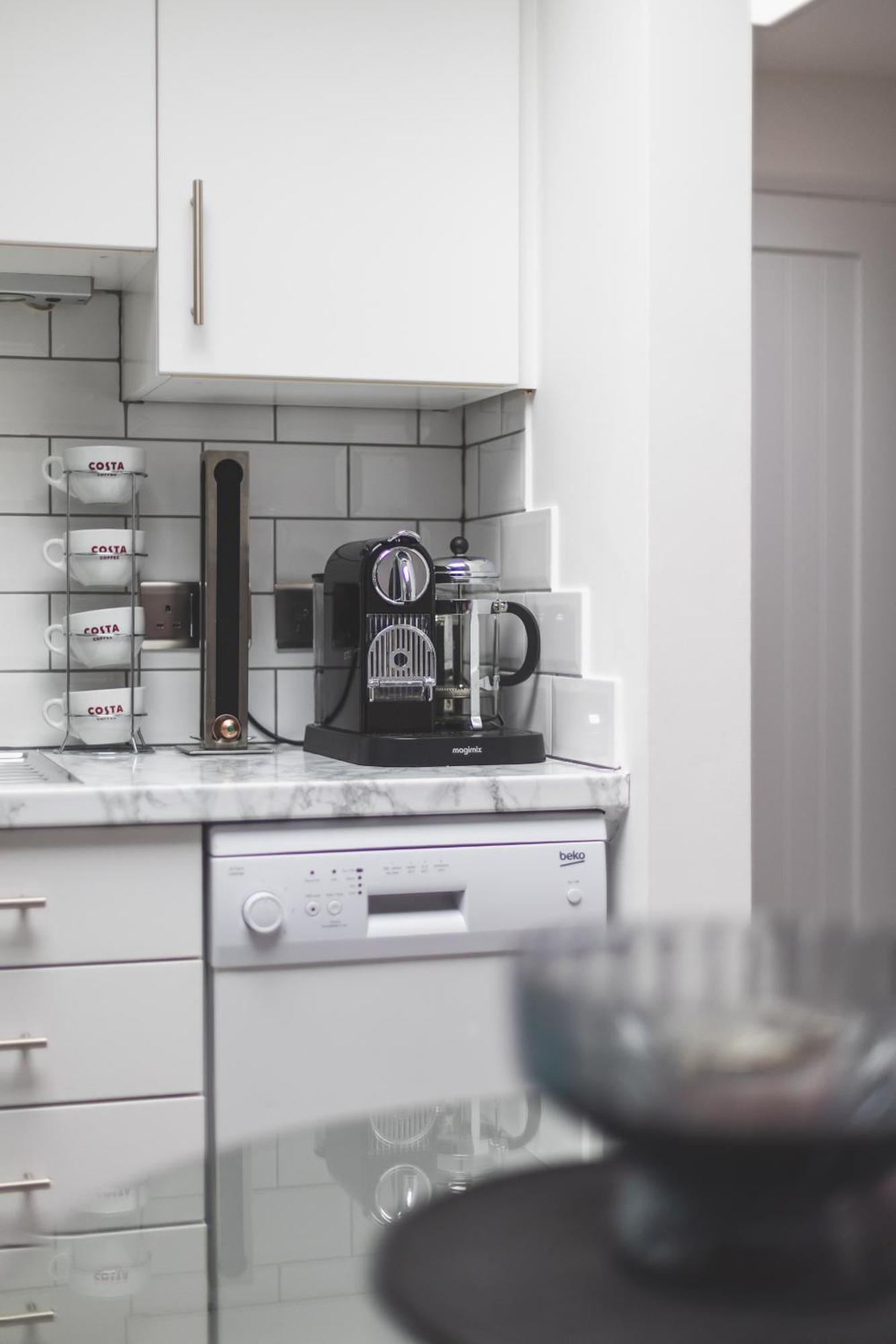 New! Modern 1-br House With Patio & Hottub , Chiswick Appartement Londres