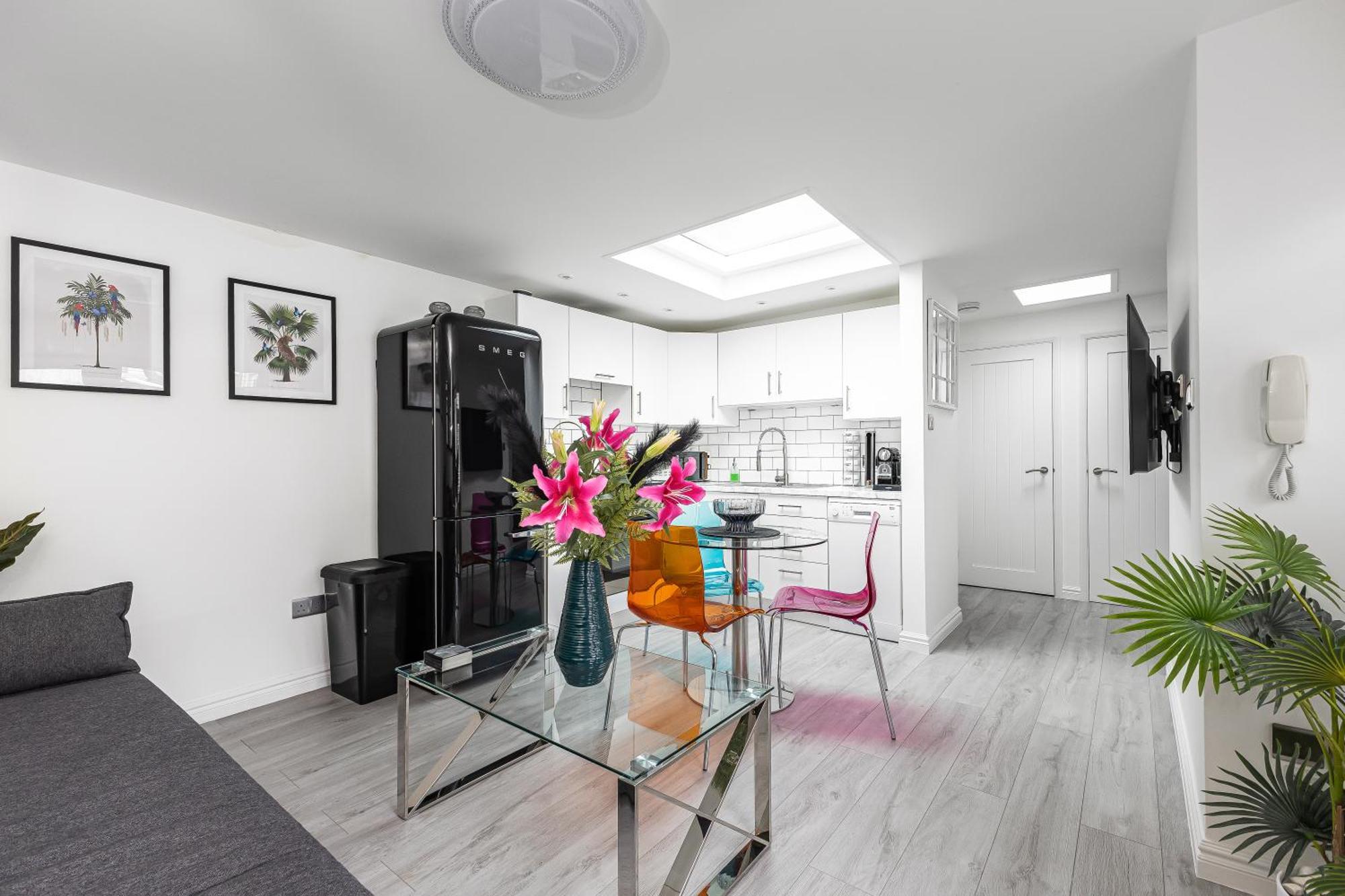 New! Modern 1-br House With Patio & Hottub , Chiswick * Londres