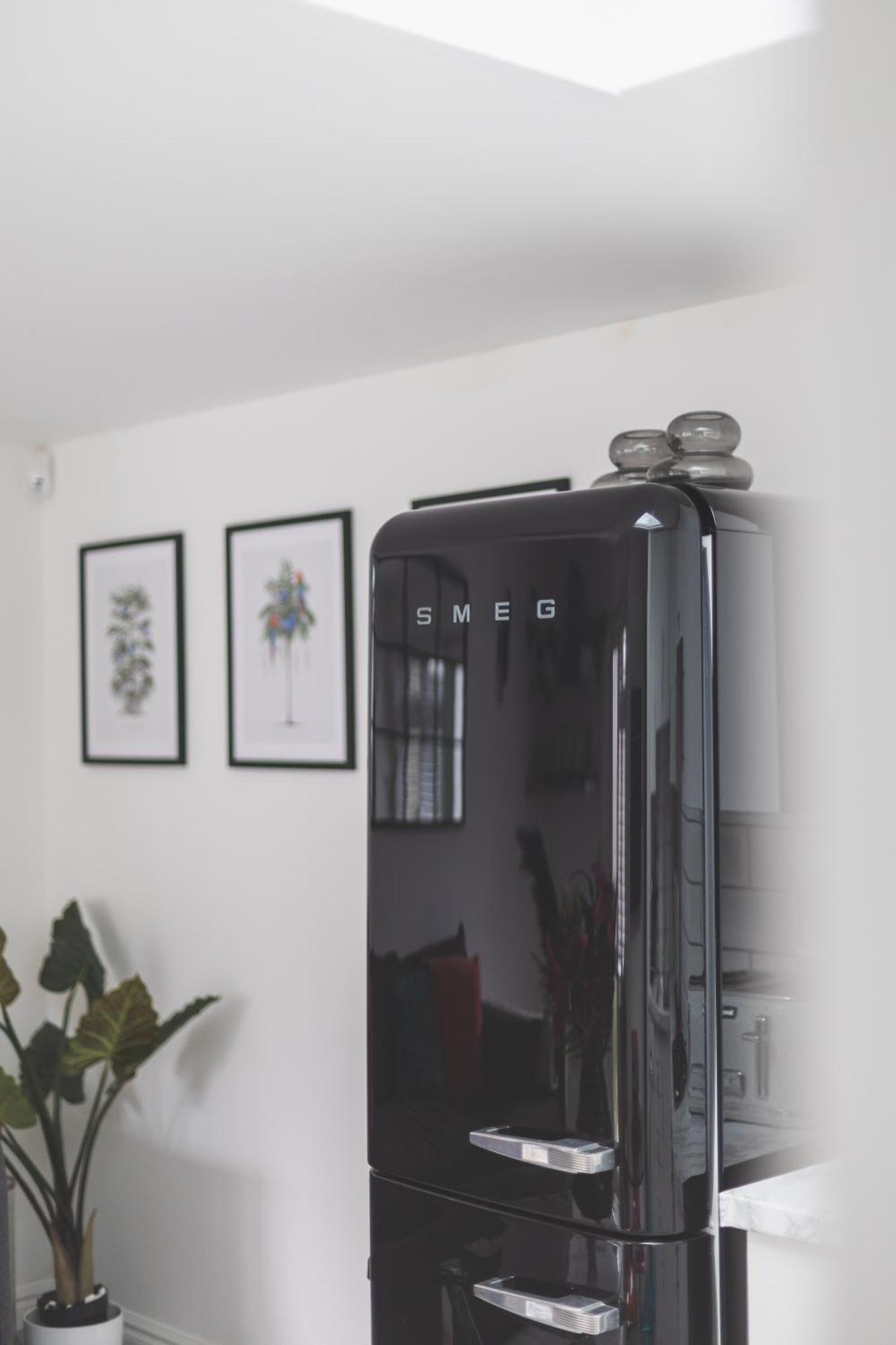 New! Modern 1-br House With Patio & Hottub , Chiswick *