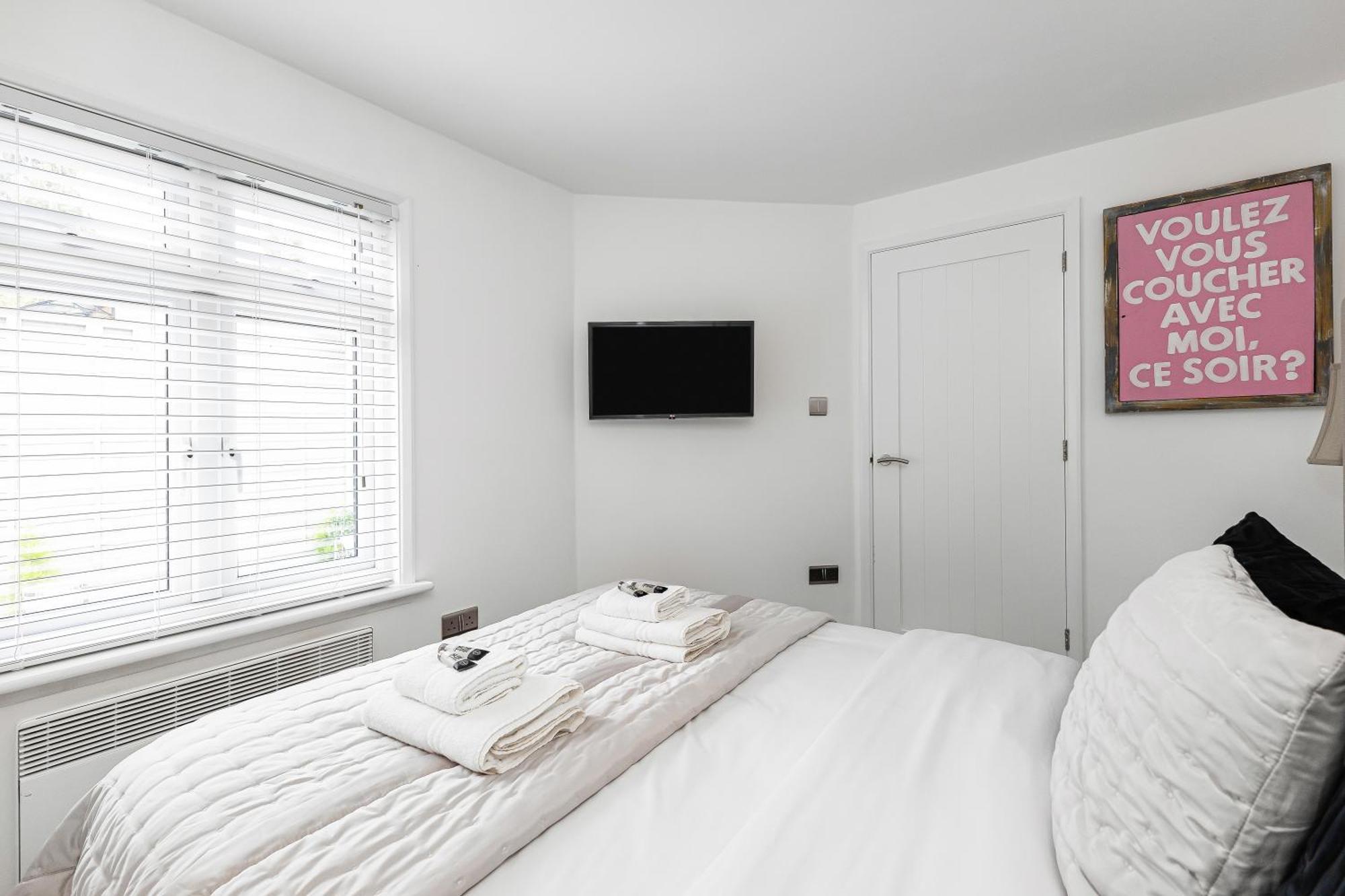New! Modern 1-br House With Patio & Hottub , Chiswick * Londres